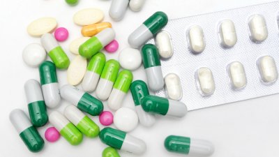 ​23岁女孩吃网红药意识混乱险丧命 话不可乱说药更不能乱吃