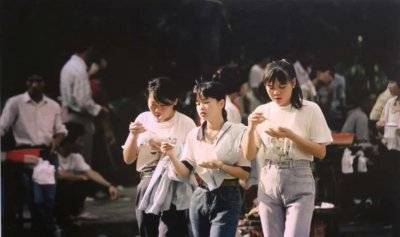 ​故事：东莞进厂后，我和3个打工妹的黑白往事