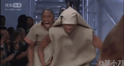 巴黎超经典时装秀（让人脸红心跳的69式走秀）(24)