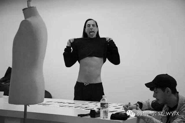 巴黎超经典时装秀（让人脸红心跳的69式走秀）(18)