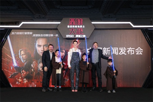 《星球大战8》女主黛茜美翻了,90后的她早已“承包”大银幕