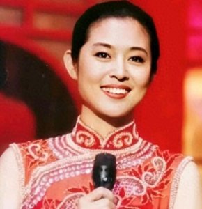 ​倪萍儿子虎子：病痛时被父亲抛弃留阴影，母亲再婚继父治愈他一生