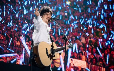 ​央视力挺！周传雄的翻红，揭开了整个歌坛的悲惨现状