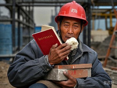 ​为啥《毛选》像老酒，越陈越香？这就像教员的烟头当年点亮了中国