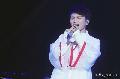 ​周深唱《荒城渡》上热搜，肉眼可见的进步令人叹服：是金子藏不住