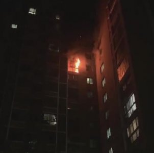 ​合肥一高层住宅楼深夜发生火灾