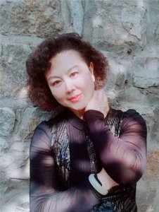 ​当代艺术家张丽