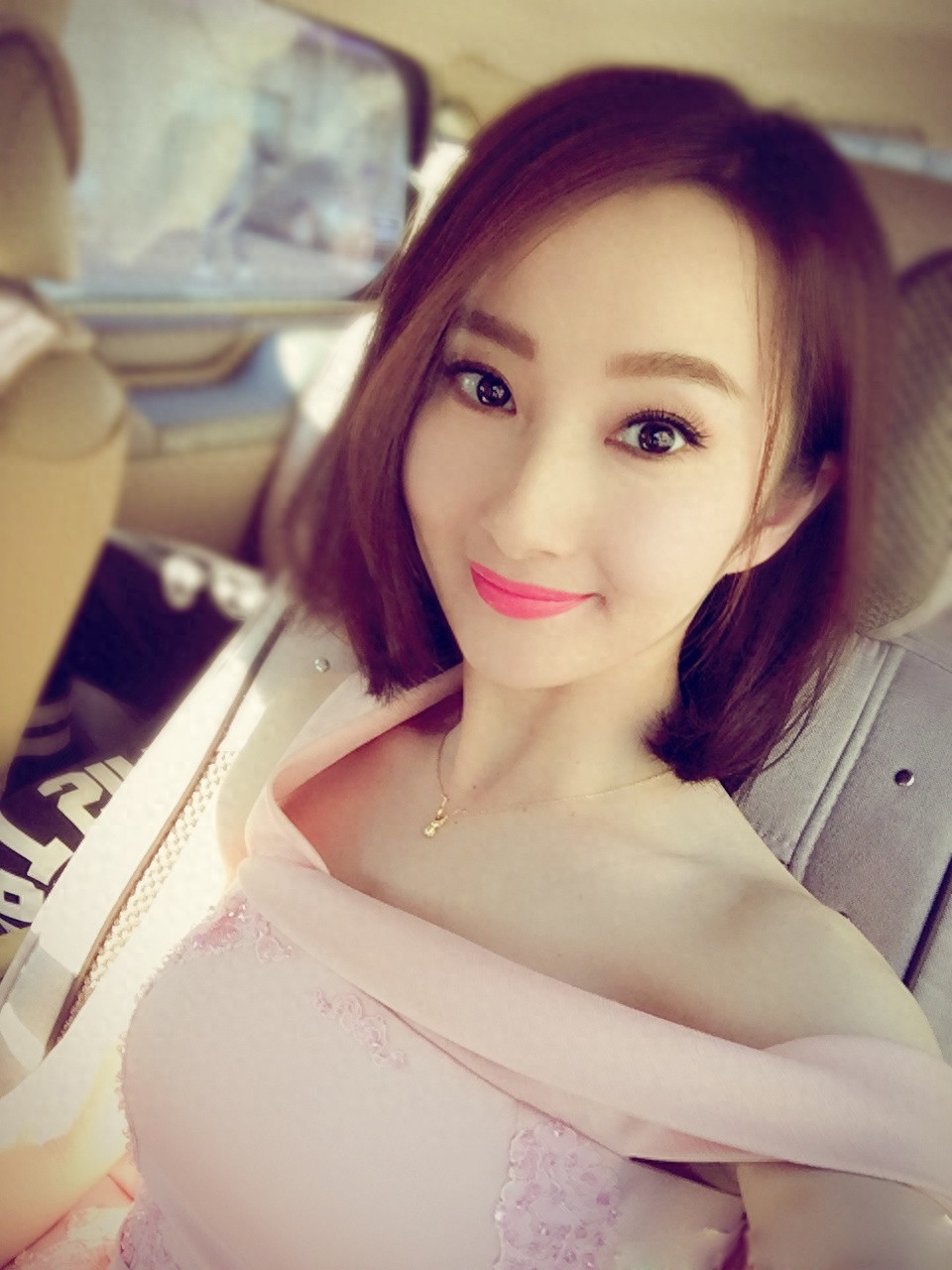 她清丽脱俗，对角色拿捏到位，被评为”催泪天使“