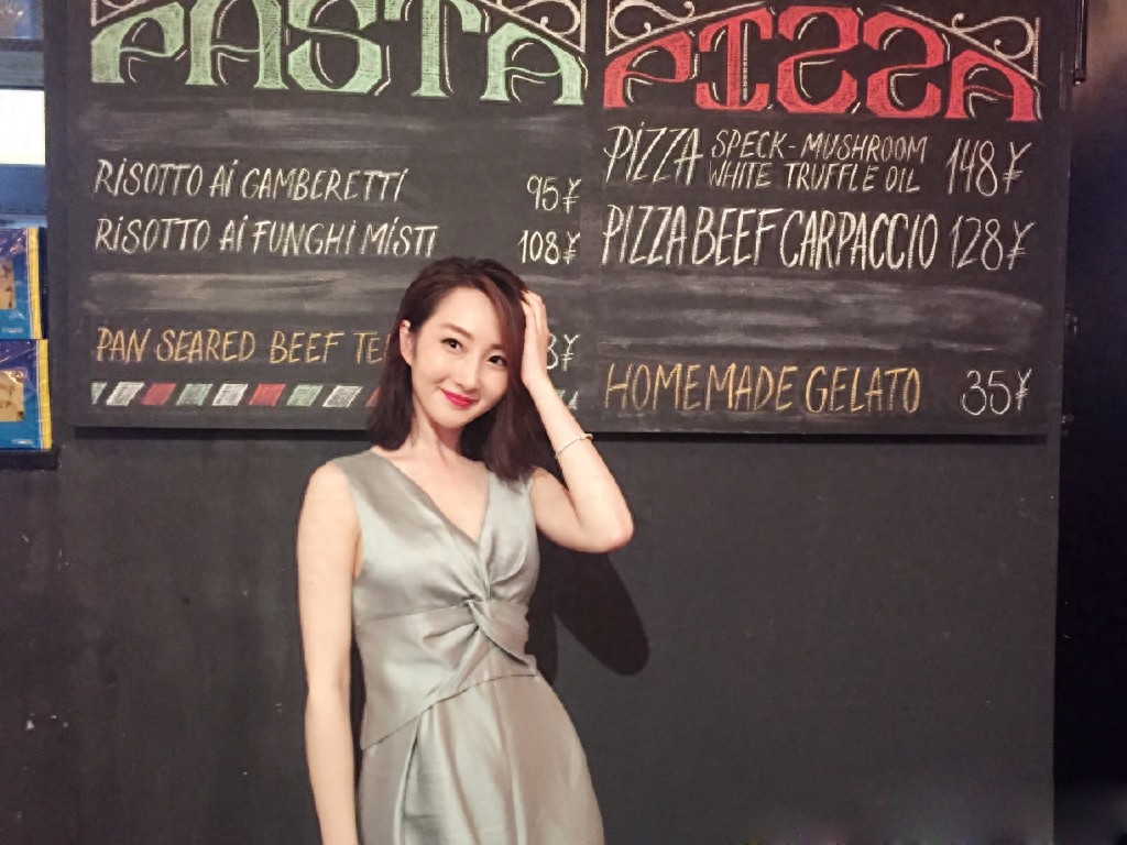 她清丽脱俗，对角色拿捏到位，被评为”催泪天使“