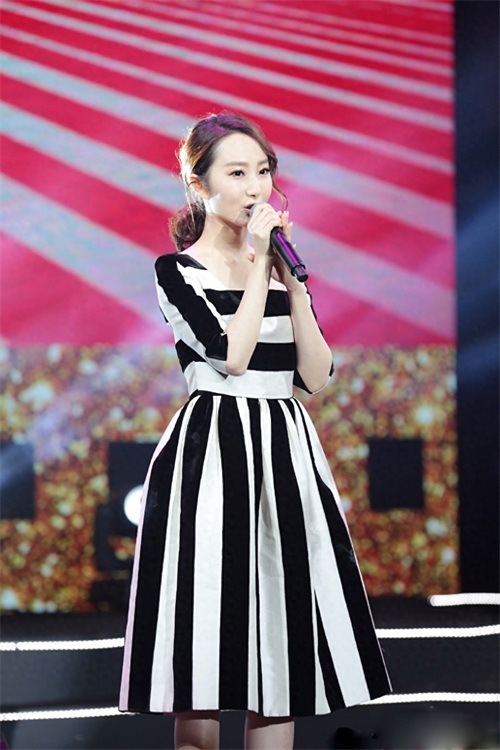 她清丽脱俗，对角色拿捏到位，被评为”催泪天使“