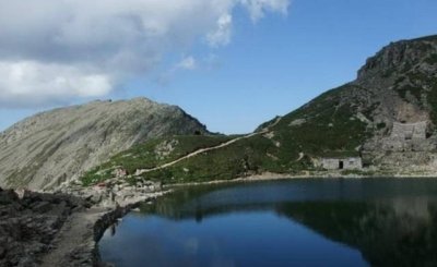 ​神湖圣水岂容玷污？眉县太白山大爷海坚决向偷泳者说“不”！