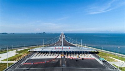 ​港珠澳大桥 （中国境内连接香港、珠海和澳门的跨海大桥）