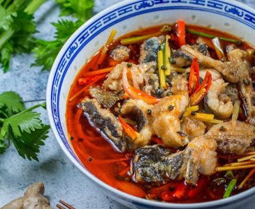 ​油炸过的鱼块怎么红烧才好吃？