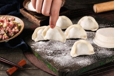 ​多做这一步，轻松煮出鲜嫩多汁、不易破皮的饺子