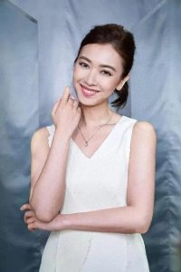 ​朱千雪：演艺圈中的优雅才情