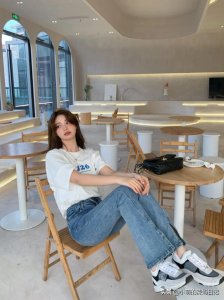 ​买了阔腿裤却不会穿？这6套“万能”搭配请收好，日常通勤都适合