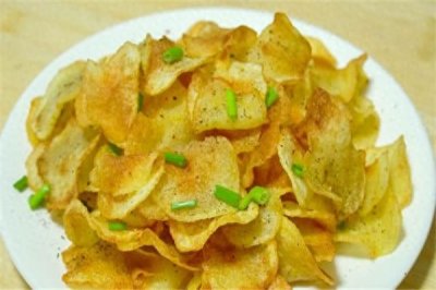 ​2分钟教你在家炸薯片，3块钱成本能做一盆，学会再也不用出去买