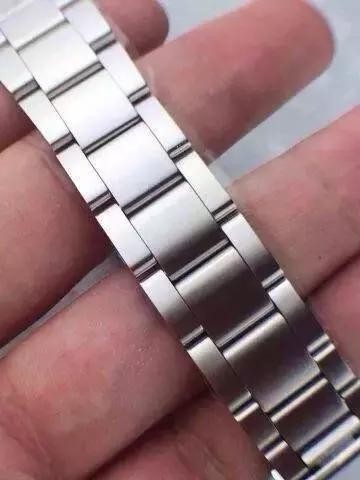 劳力士一般几年保养一次啊（劳友不可不知的日常保养技巧）(8)