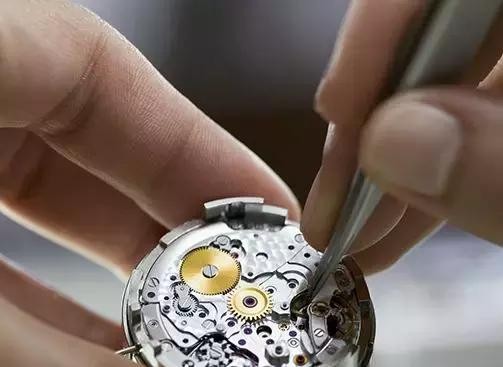 劳力士一般几年保养一次啊（劳友不可不知的日常保养技巧）(5)