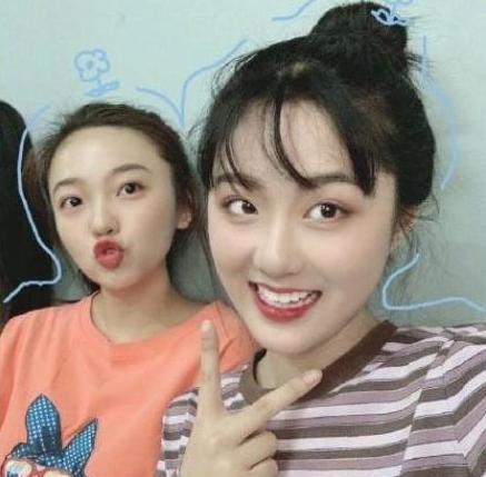 “奥运女孩”林妙可登台献唱,身材十分敦实,被伴舞秒成渣