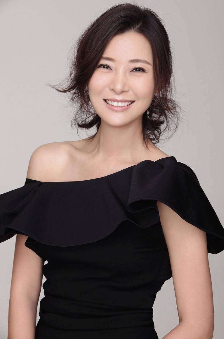 年薪百万年少成名柯蓝个人资料简介，感情生活从不间断，今50岁依然单身