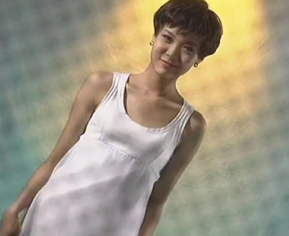 年薪百万年少成名柯蓝个人资料简介，感情生活从不间断，今50岁依然单身