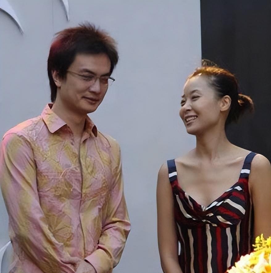 年薪百万年少成名柯蓝个人资料简介，感情生活从不间断，今50岁依然单身