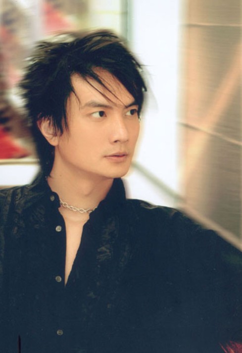 年薪百万年少成名柯蓝个人资料简介，感情生活从不间断，今50岁依然单身