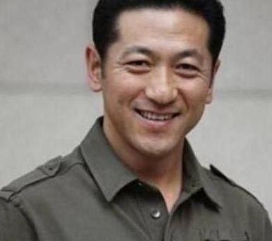 演“二奎”一炮而红,如今落寞无人识,却不后悔离开赵本山!