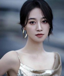 ​蓝盈莹：个人资料与家庭背景揭秘