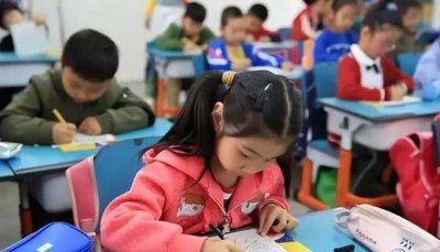 ​上小学是要满六周岁还是七周岁（上小学是满7周岁还是6周岁好）