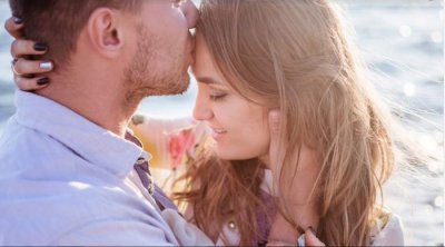 ​男生看女生第一眼看什么位置，就看他第一眼看你什么部位