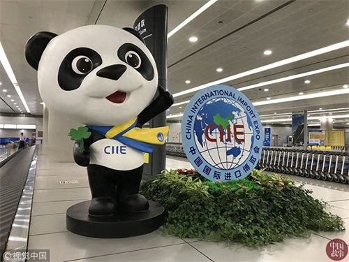 每日纪实精选：重庆一天桥现“空中公厕” 露天如厕不分男女