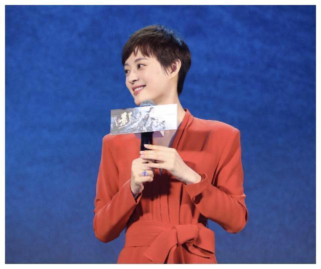 收视女王孙俪新剧强势定档！一身职业装加身超霸气，靠演技再翻盘