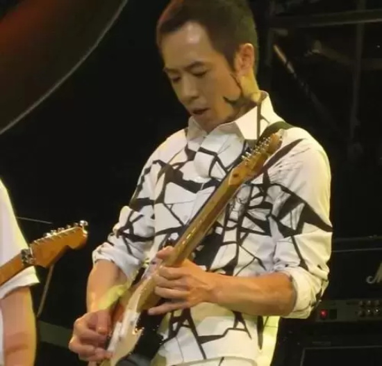 为什么说黄贯中砸吉他（黄贯中砸吉他的原因）