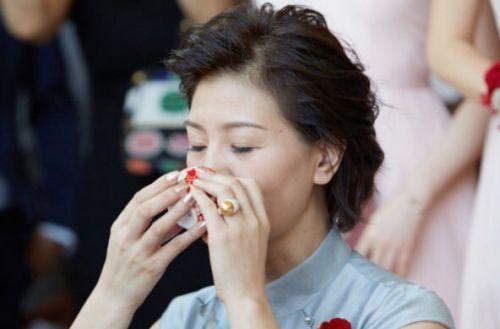 刘诗诗的妈妈居然靠气质火了？这些照片完全美过女儿！