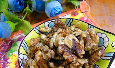 怎么炒核桃仁好吃,核桃仁怎样炒好吃又简单图10