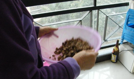 怎么炒核桃仁好吃,核桃仁怎样炒好吃又简单图7