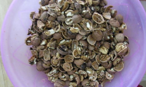 怎么炒核桃仁好吃,核桃仁怎样炒好吃又简单图3