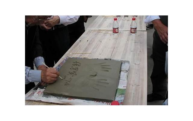 陕西夫妻刷视频意外发现隐秘潜规则：原来我们早已被围困浑然不知