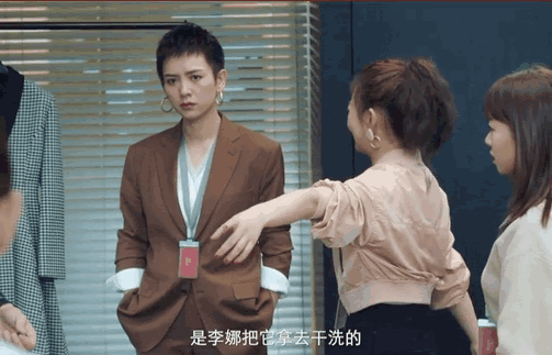 专业角度分析穿普拉达的女王（我国也翻拍穿普拉达的女魔头了）(36)