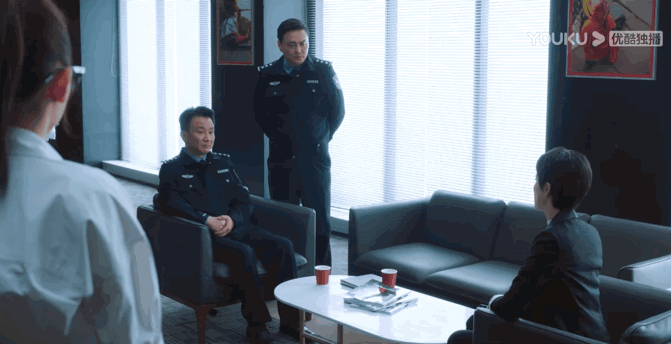 专业角度分析穿普拉达的女王（我国也翻拍穿普拉达的女魔头了）(46)