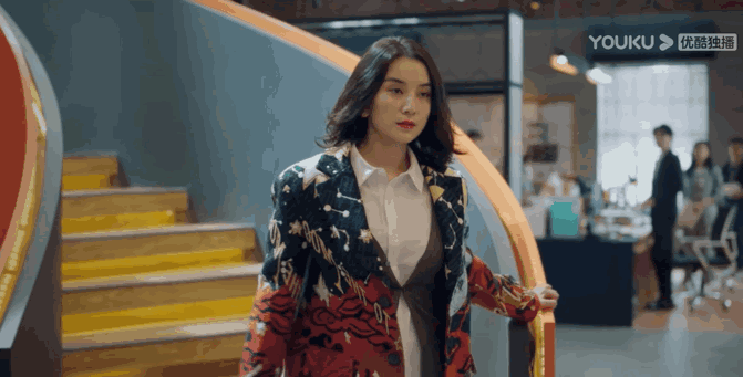 专业角度分析穿普拉达的女王（我国也翻拍穿普拉达的女魔头了）(37)