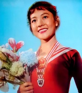 从童星到女强人，娜仁花的人生逆袭之路