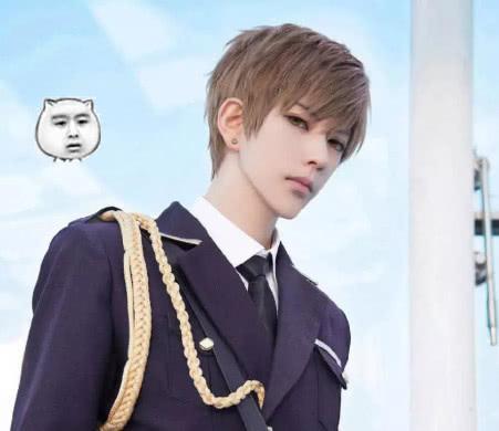 本以为熊祁长发很帅了,没有想到短发更帅气,是梦中情熊没错了!