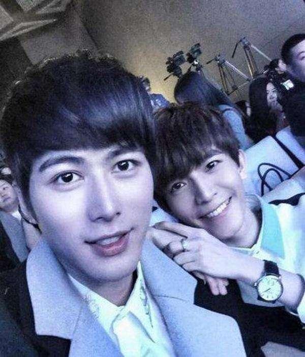 郭敬明“最想删掉”的8张照片, 女星们看他的眼神“太伤人”!