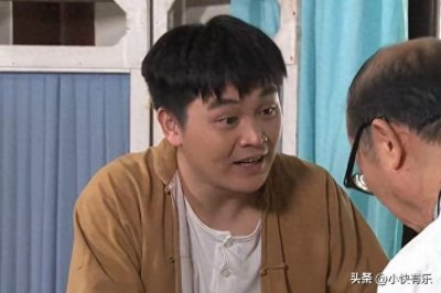 ​因运气好才出演发仔的容晖，一演演到现在，现实中已成家发福明显