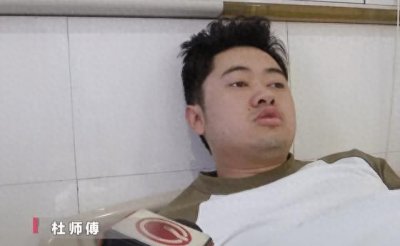 快递小哥遭遇车祸，路人不仅不帮，还顺走了他身上的财物