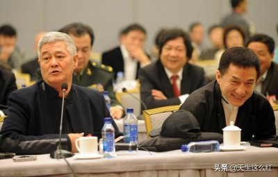 赵本山：巅峰时黄圣依向他下跪，语言类节目，总会让人想起老赵占据喜剧半边天的时代