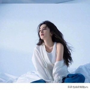 ​杨幂与迪丽热巴：时尚之花的独特绽放，展现无尽魅力